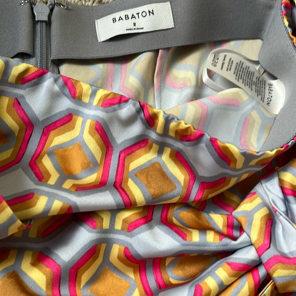 Stylish Babaton mock wrap skirt. Size 2, vibrant, lightweight & breezy. - Picture 6 of 9